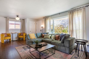 5BD Near Downtown - Movie Theater & BBQ Backyard